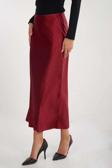 Magasinez la jupe midi en satin de Colori - Shop the midi satin skirt from Colori