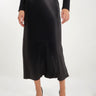 Magasinez la jupe midi en satin de Colori - Shop the midi satin skirt from Colori