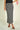 Magasinez la jupe midi en satin de Colori - Shop the satin midi skirt from Colori