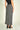 Magasinez la jupe midi en satin de Colori - Shop the satin midi skirt from Colori