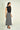 Magasinez la jupe midi en satin de Colori - Shop the satin midi skirt from Colori