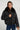 Magasinez le manteau court à col en fourrure de Colori - Shop the short fur collar coat from Colori