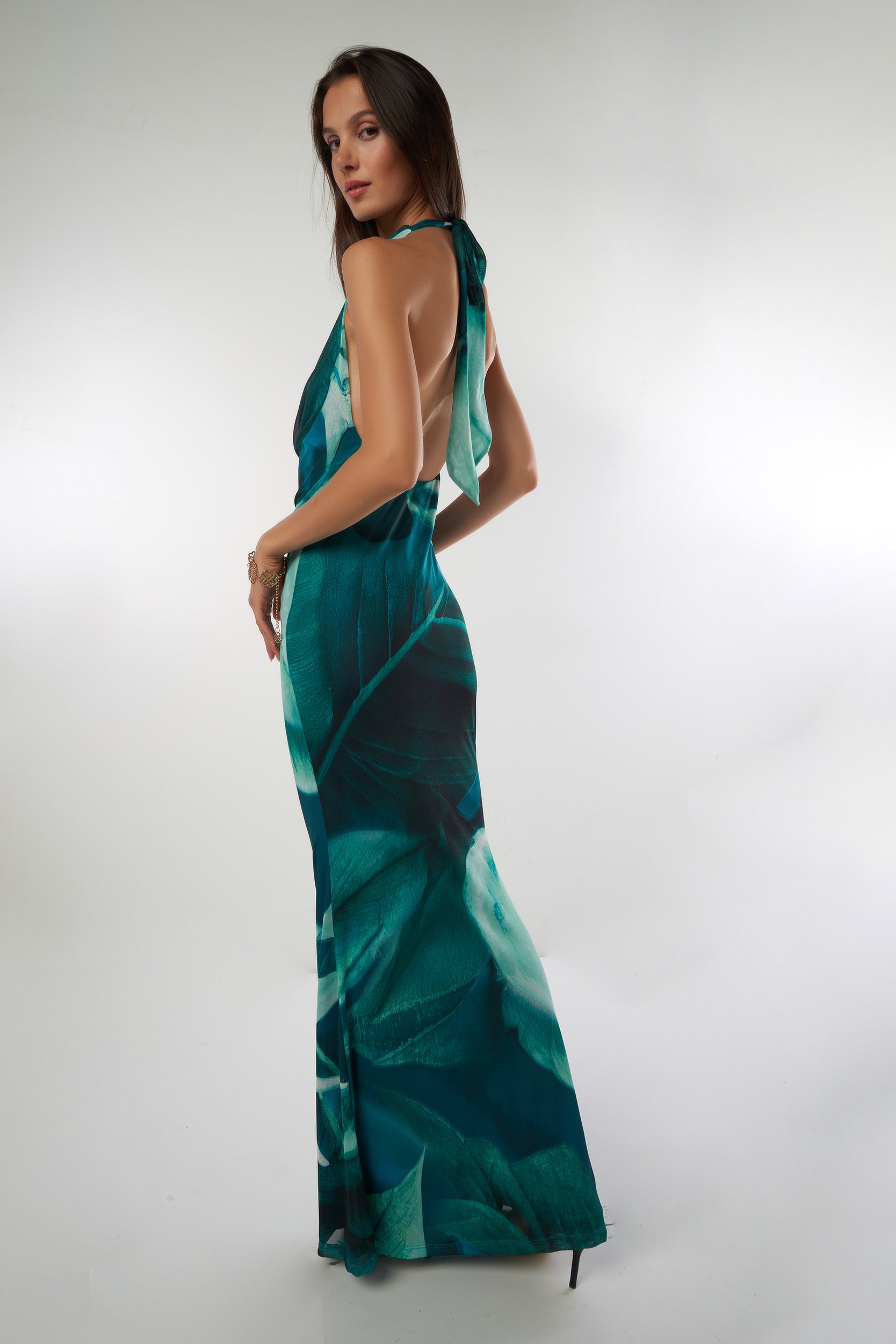 Open-back mesh dress | COLORI | DD4281B Colori Open-back mesh dress | COLORI | DD4281B Colori