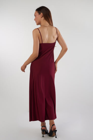 Magasinez la robe maxi brillante de Colori - Shop the shiny maxi dress from Colori