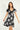 Magasinez la robe cache-coeur fleurie de Colori - Shop the floral wrap dress from Colori