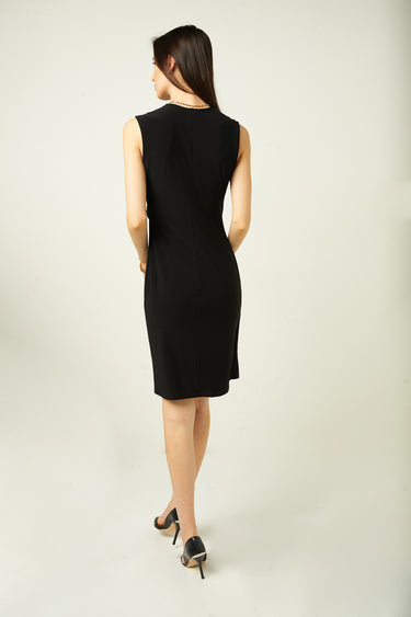 Magasinez la robe portefeuille sans manches de Colori - Shop the sleeveless wrap dress from Colori