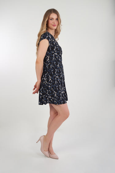 Magasinez la robe cache-coeur avec imprimé fleuri de Colori - Shop the floral print wrap dress from Colori