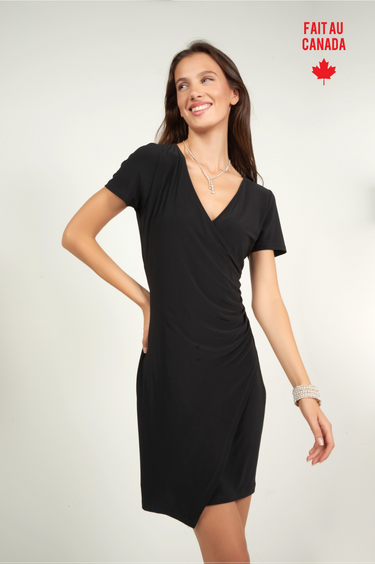 Magasinez la robe unie à manches courtes de Colori - Shop the solid short-sleeve dress from Colori