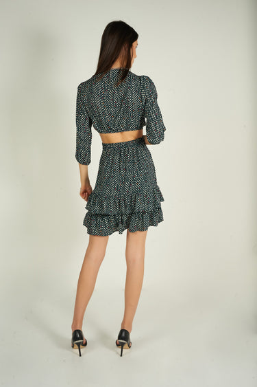 Magasinez la robe cache-coeur à volants de Colori - Shop the ruffled wrap dress from Colori