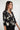 Magasinez le veston court à imprimé fleuri de Colori - Shop the short floral printed blazer from Colori