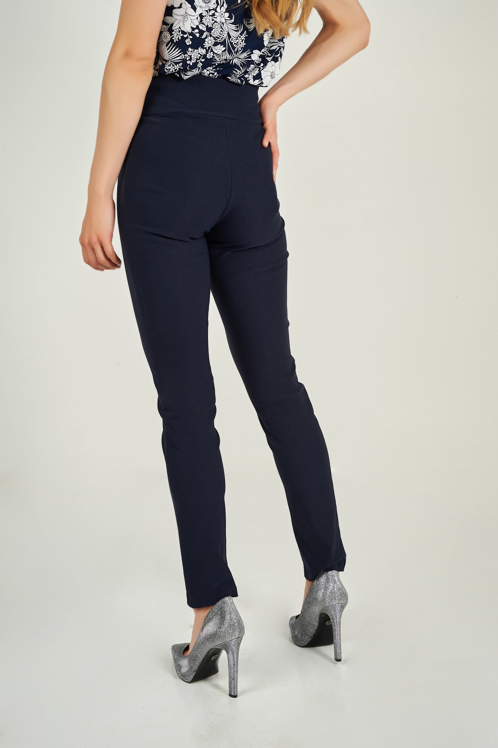 https://colori.ca/cdn/shop/products/Pantalon-bleu-taille-haute-a-enfiler-colori-blue-pull-on-pants-back.jpg?v=1659978472